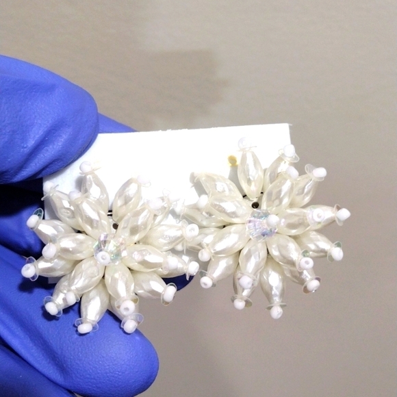 Women's Stunning White Cluster Circle Design Stud Earrings - 1.25 in diameter - Picture 1 of 5